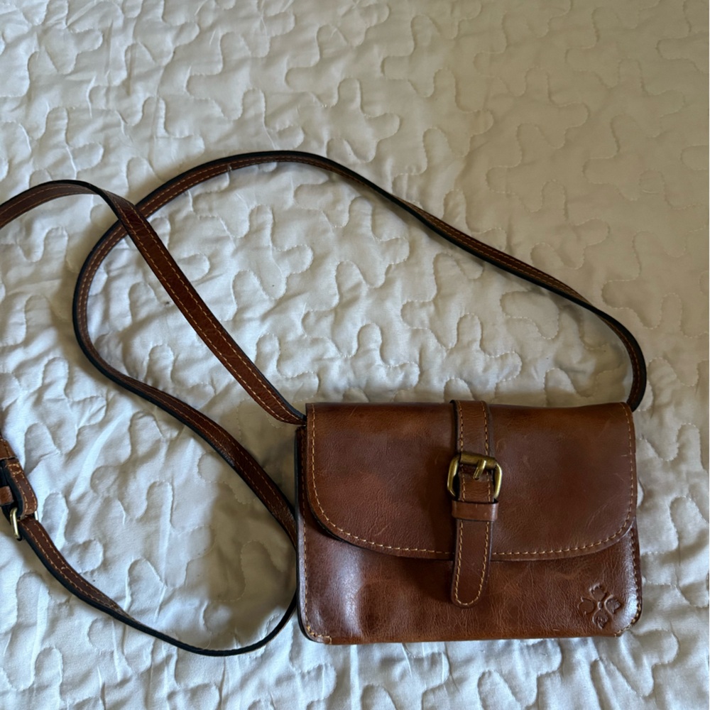 Elegant Tan Leather Crossbody Bag
